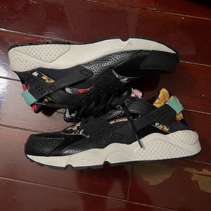 Women’s Nike Air Huarache “Aloha” - Women’s 12